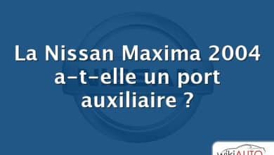 La Nissan Maxima 2004 a-t-elle un port auxiliaire ?